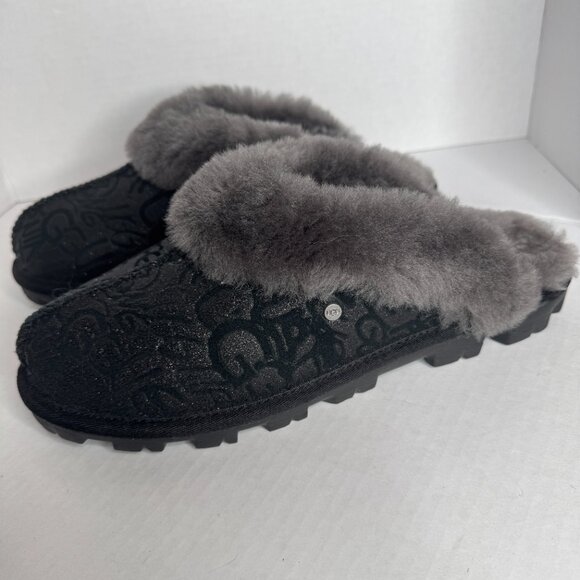 UGG Slippers - Picture 1 of 7